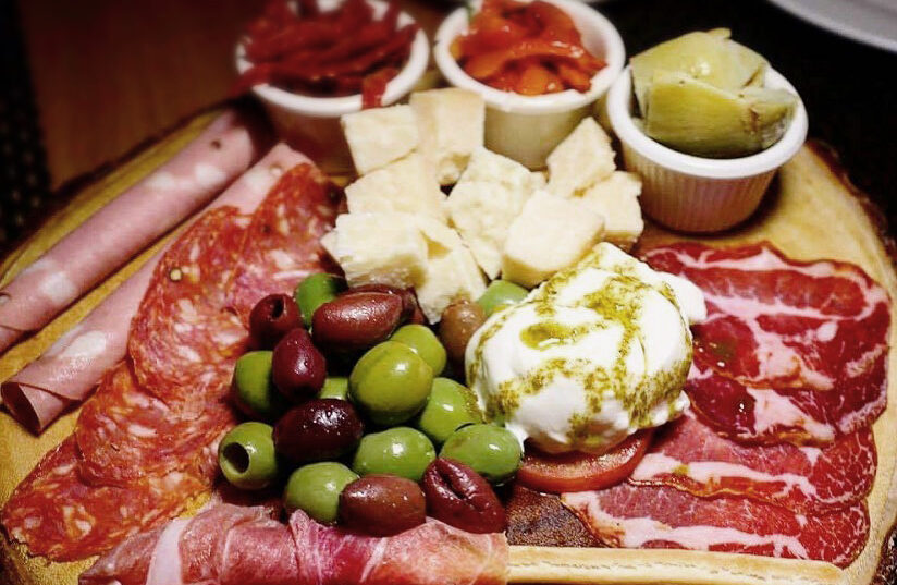 Taglere salumi e fromaggi